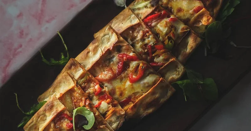 Cuire une pizza au micro-ondes grill : la méthode qui change tout