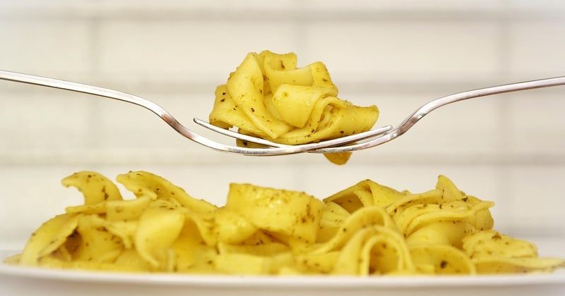 Cuisine avec tomette : 7 idées déco qui transforment votre sol