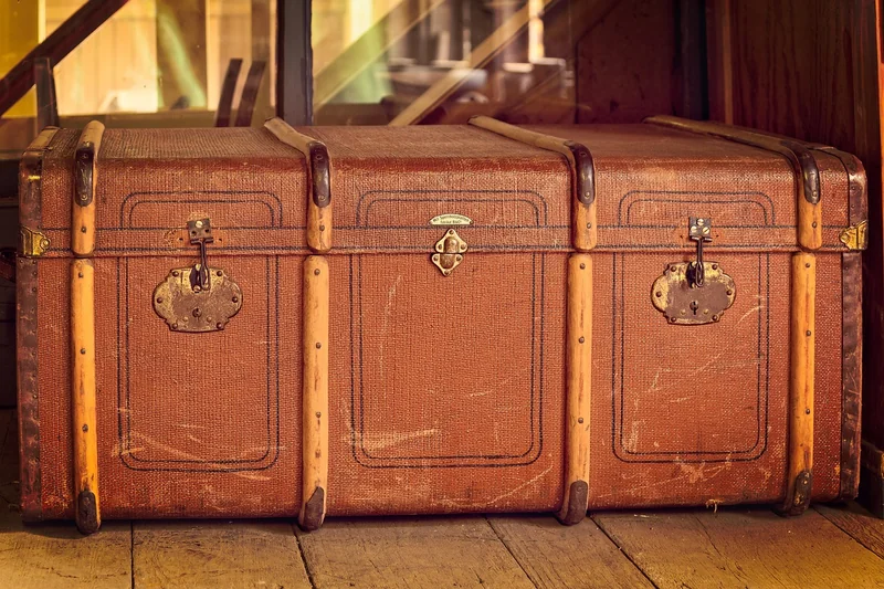 Les différents types d’urnes valise : bois, métal, vintage