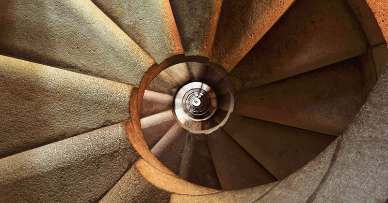Fermer un escalier pour garder la chaleur : nos astuces efficaces