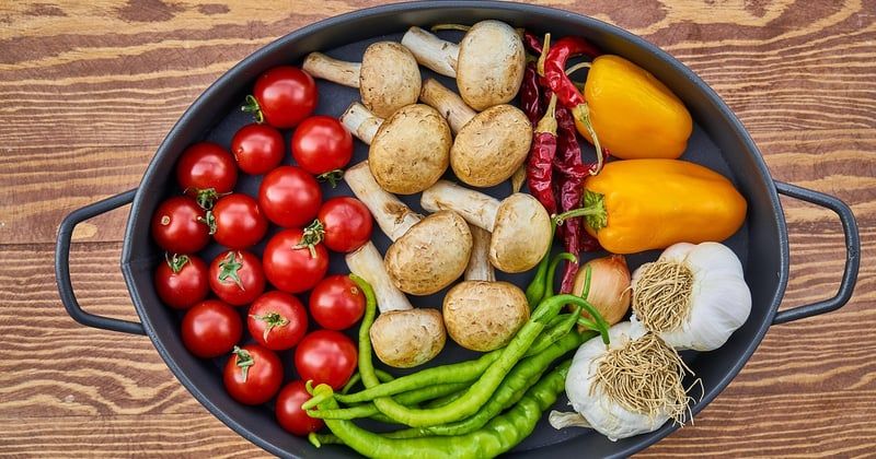 Staub ou Le Creuset : lequel choisir pour cuisiner au quotidien ?