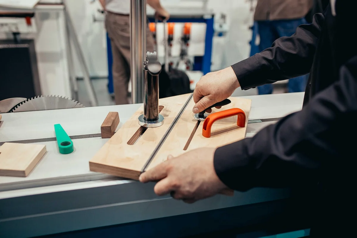 Coupe et façonnage : scies et lames pour dompter la matière