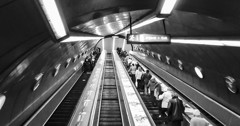Prix d’un monte-escalier Stannah : le vrai tarif en 2026 et nos astuces pour payer moins cher