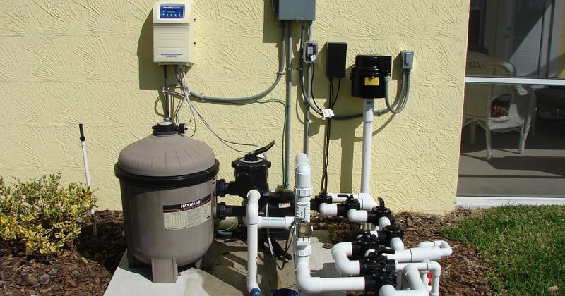 Air dans la pompe piscine : 5 solutions simples et efficaces